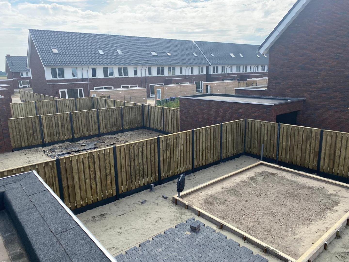Grenen rondom een nieuwe tuin